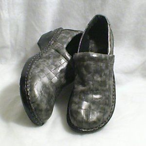 COMFORTABLE WORK CLOGS